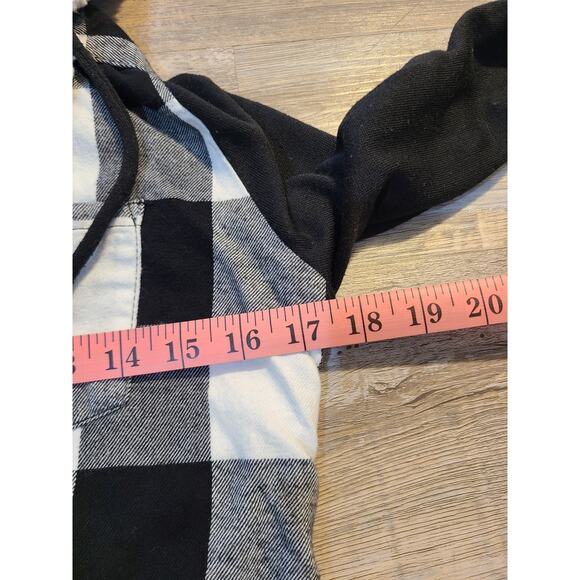 No boundaries small juniors black and white checkered button down fleece hood - Picture 8 of 9